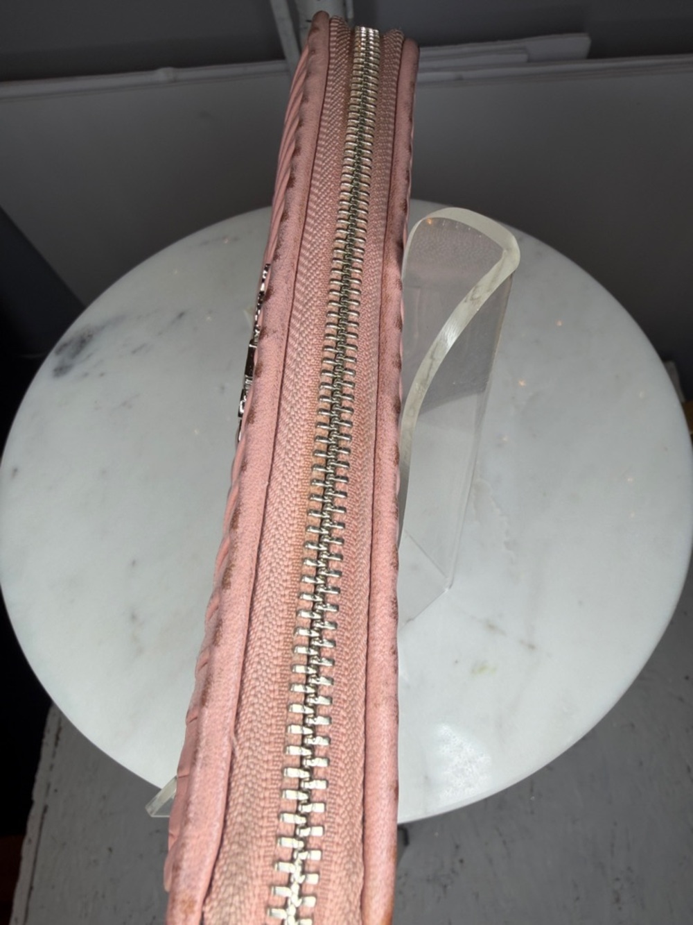 Coach GUC pink pleated leather zip around Wallet. Inside zip , 16 card slots - Picture 4 of 8